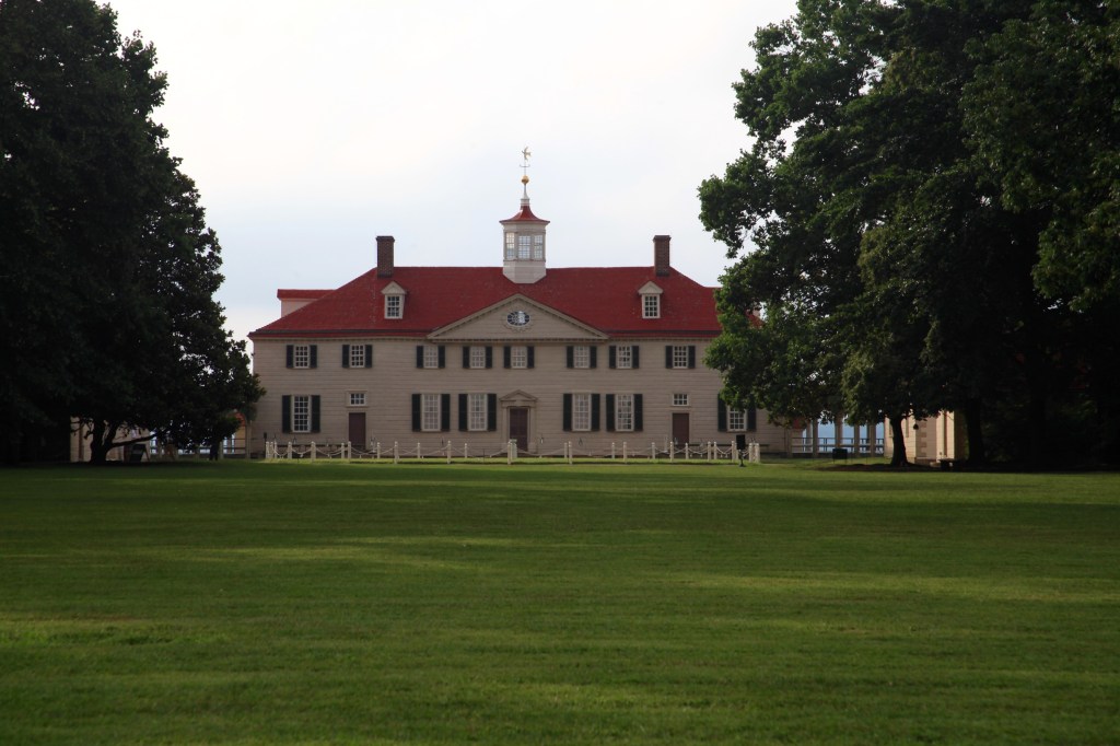 Morning walk at Mount Vernon, photo 2 of 52