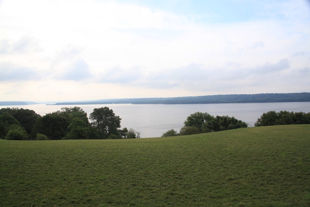 Morning walk at Mount Vernon, photo 6 of 52