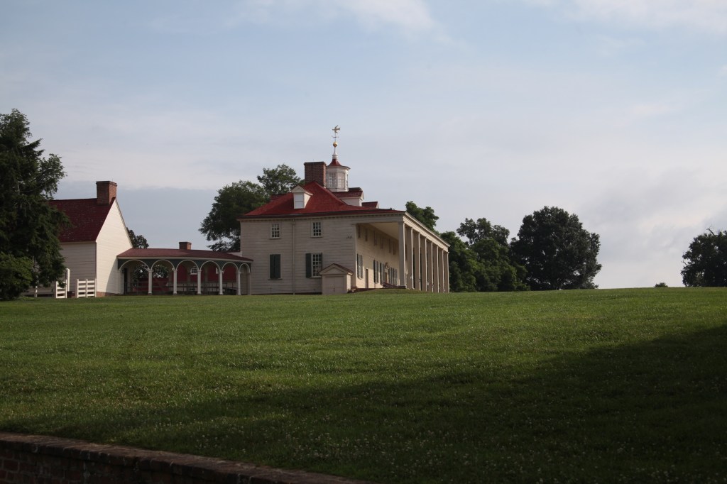 Morning walk at Mount Vernon, photo 8 of 52