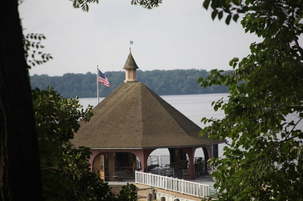 Morning walk at Mount Vernon, photo 22 of 52
