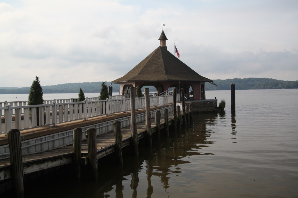 Morning walk at Mount Vernon, photo 23 of 52