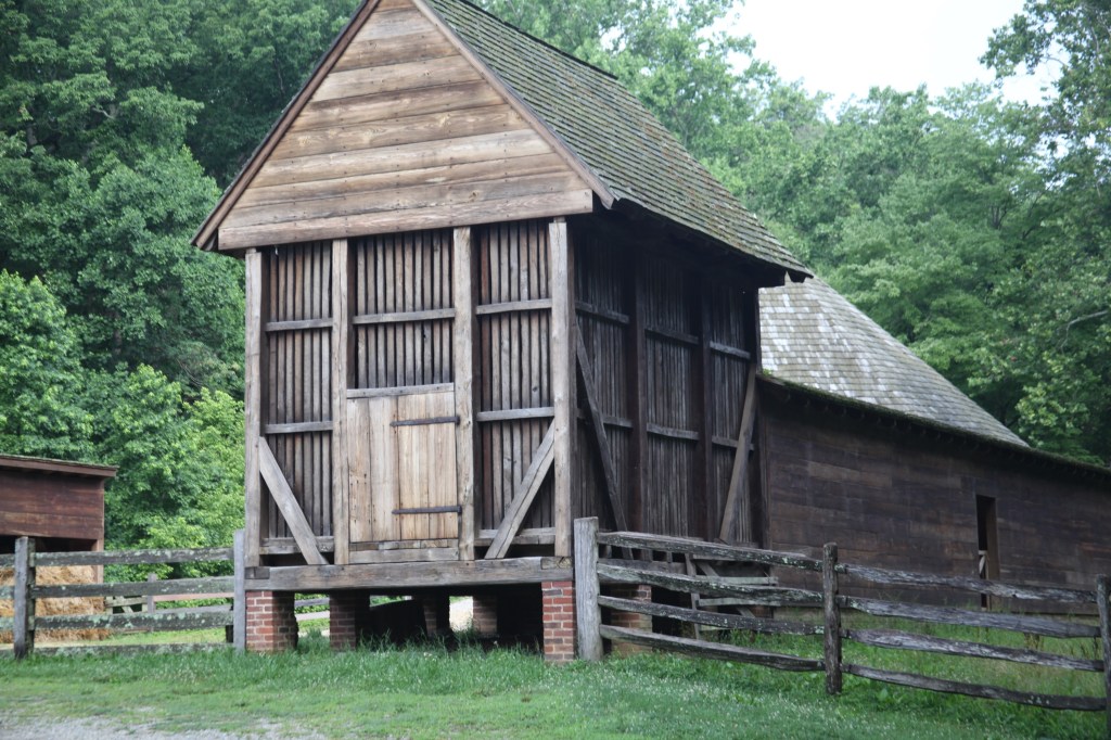 Morning walk at Mount Vernon, photo 33 of 52