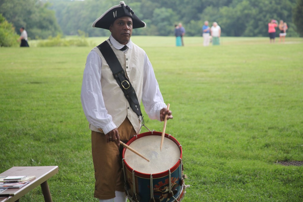 Morning walk at Mount Vernon, photo 43 of 52